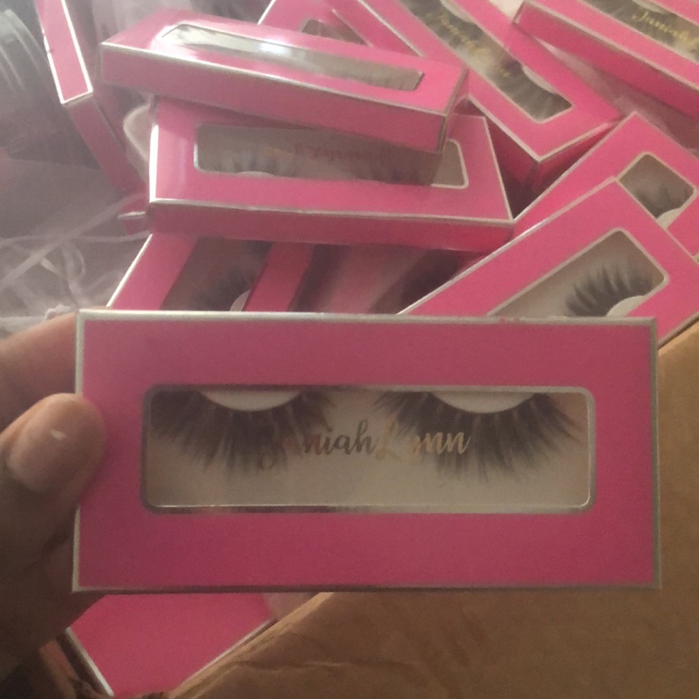 4 Raandom Pairs of MINK LASHES !